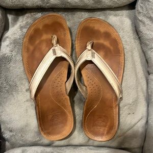 Reef Metallic Gold Leather flip flop sandals size 7